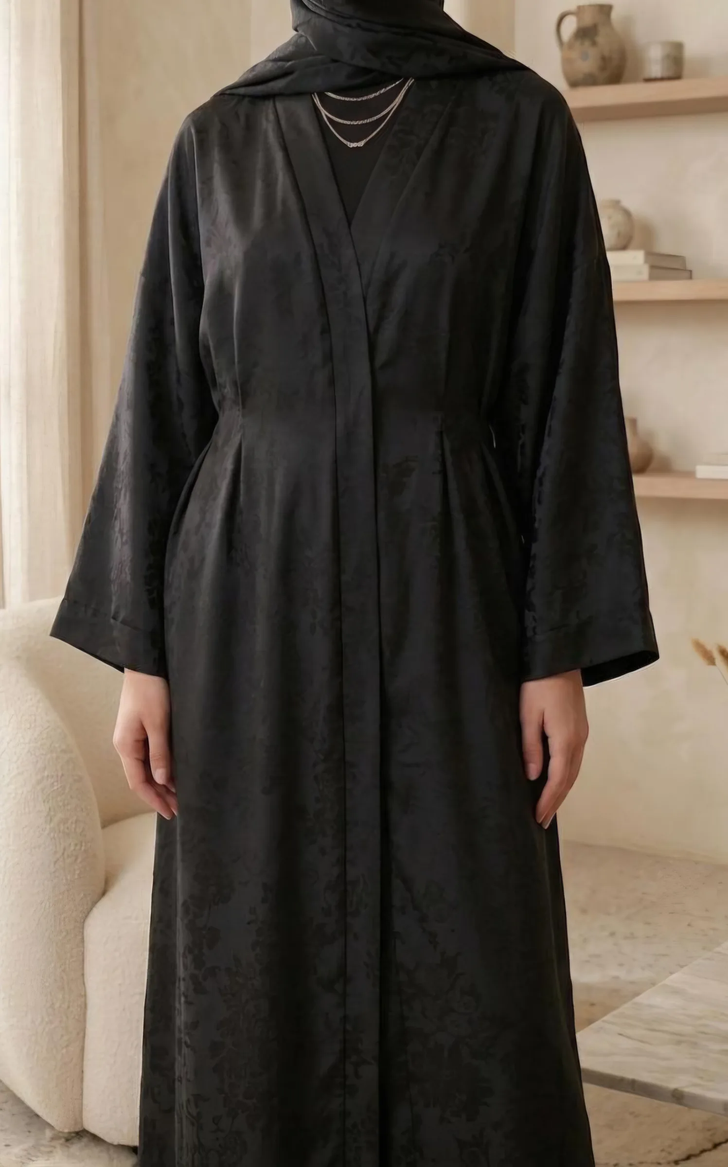 Noir pleated jacquard abaya